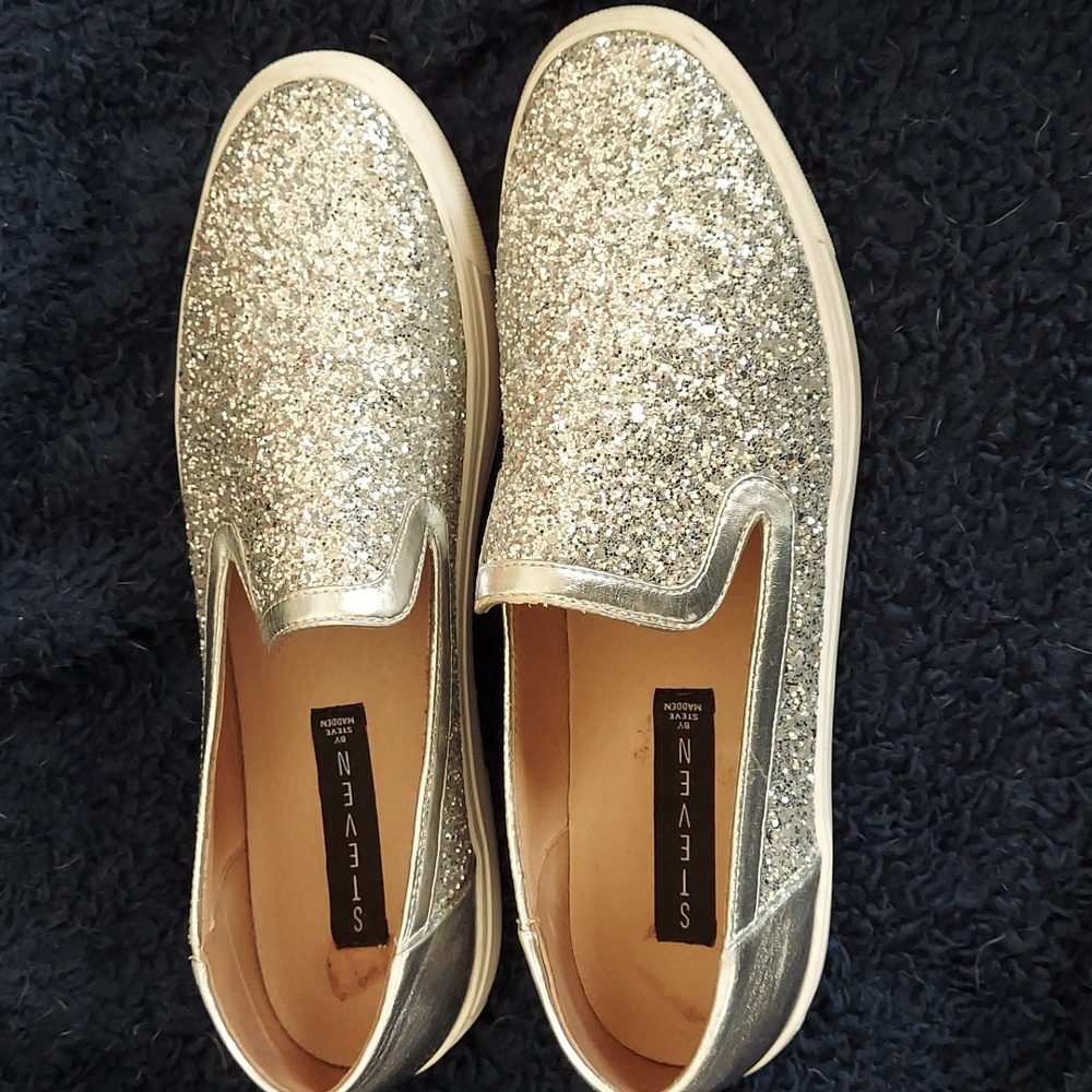 STEVEN by STEVE MADDEN Kenner - Silver Glitter Slip-on - Size W: 10, M: 8.5